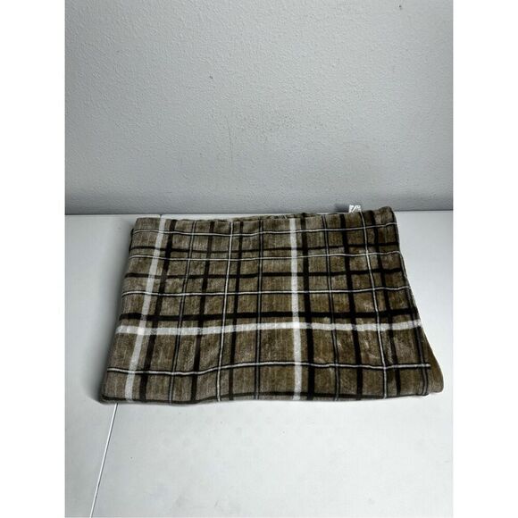 Better Homes & Gardens Fleece Plush Throw Blanket Plaid 50” x 70” Brown - Picture 1 of 8